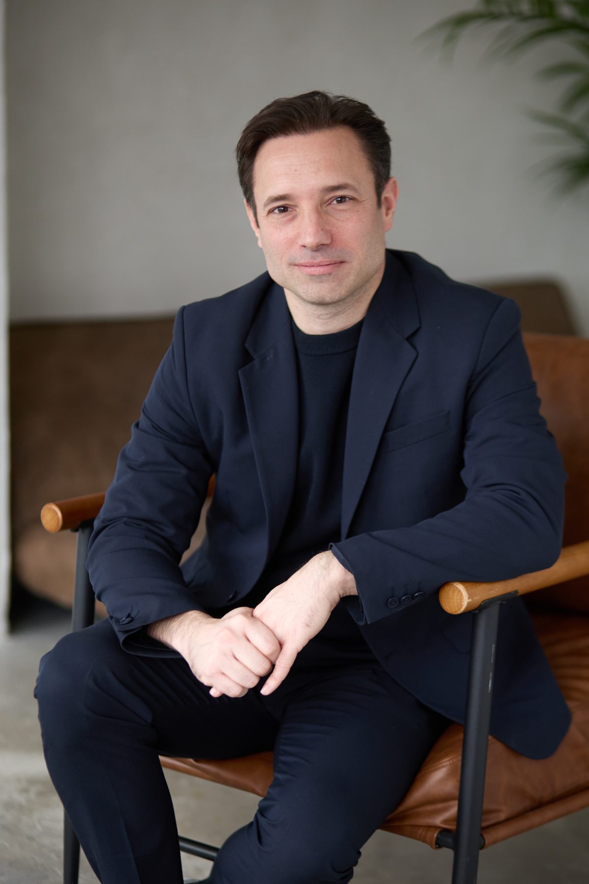 Mathieu Bonnefont, executive coach and leadership development facilitator, seated in a leather chair